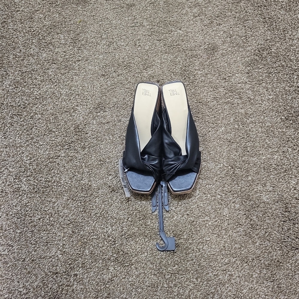 Women size 7 black wedge sandals